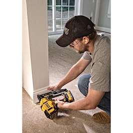 DeWalt 20V MAX* XR® 16 GA Angled Finish Nailer - Kit (Reconditioned)