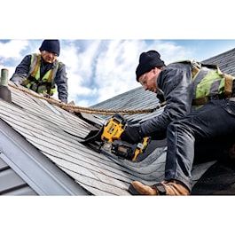 DeWalt 20V MAX* 15° Cordless Coil Roofing Nailer Kit (Reconditioned)