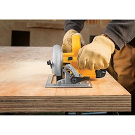 DeWalt 7 1/4 in. Lightweight Circular Saw (Reconditioned)