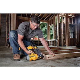 DeWalt 20V MAX* 21° PLASTIC COLLATED CORDLESS FRAMING NAILER KIT (Reconditioned)