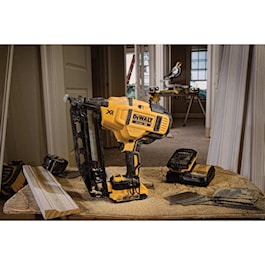 DeWalt 20V MAX* XR® 16 GA Angled Finish Nailer - Kit (Reconditioned)