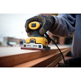 DeWalt 1/4 Sheet Palm Grip Sander Kit (Reconditioned)