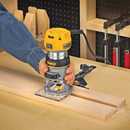 DeWalt 1-1/4 HP Max Torque Variable Speed Compact Router (Reconditioned)