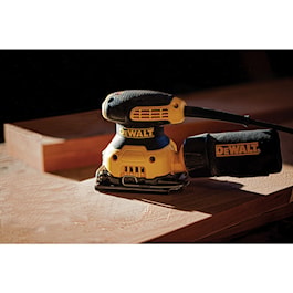 DeWalt 1/4 Sheet Palm Grip Sander Kit (Reconditioned)