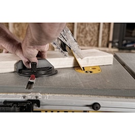 DeWalt 10" Jobsite Table Saw  32 - 1/2" (82.5cm) Rip Capacity, and a Rolling Stand (Reconditioned)