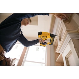 DeWalt 20V MAX* XR® 18 GA Cordless Brad Nailer Kit (Reconditioned)