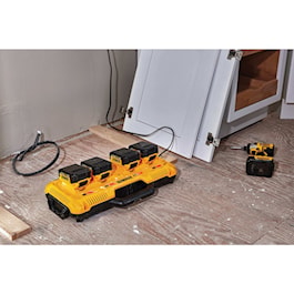 DeWalt 12V MAX*/20V MAX*/ FLEXVOLT® 8 Amp Fan Cooled Multiport Fast Charger (Reconditioned)
