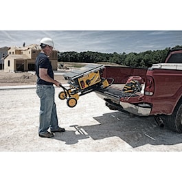 DeWalt 10" Jobsite Table Saw  32 - 1/2" (82.5cm) Rip Capacity, and a Rolling Stand (Reconditioned)