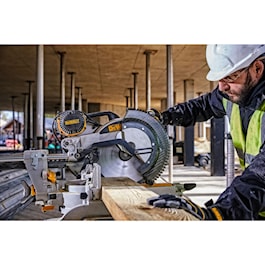 DeWalt 12 in. Double-Bevel Sliding Compound Miter Saw (Reconditioned)