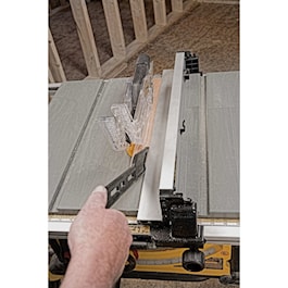 DeWalt 10" Jobsite Table Saw  32 - 1/2" (82.5cm) Rip Capacity, and a Rolling Stand (Reconditioned)