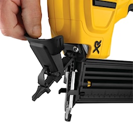 DeWalt 20V MAX* XR® 18 GA Cordless Brad Nailer Kit (Reconditioned)