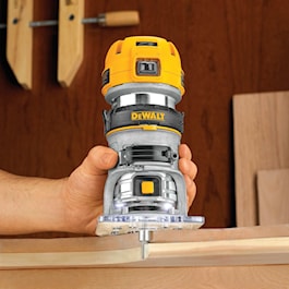 DeWalt 1-1/4 HP Max Torque Variable Speed Compact Router (Reconditioned)