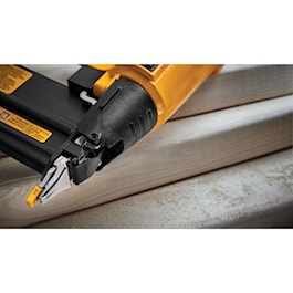 DeWalt 18 GA Precision Point™ Brad Nailer (Reconditioned)