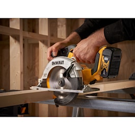 DeWalt 20V MAX* XR® 6-1/2 in. Brushless Cordless Circular Saw (Tool Only) (Reconditioned)