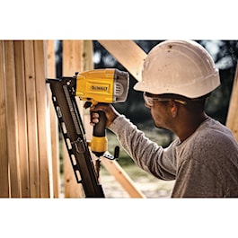 DeWalt 21 Degree Plastic Round Head Framing Nailer (Reconditioned)