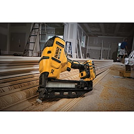 DeWalt 20V MAX* XR® 16 GA Angled Finish Nailer - Kit (Reconditioned)