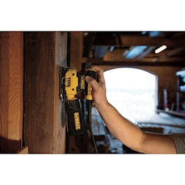 DeWalt 1/4 Sheet Palm Grip Sander Kit (Reconditioned)