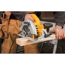 DeWalt 7 1/4 in. Lightweight Circular Saw (Reconditioned)