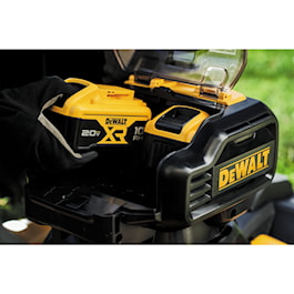 DeWalt 2X20V MAX* 21-1/2 in. Brushless Cordless FWD Self-Propelled Lawn Mower (Reconditioned)