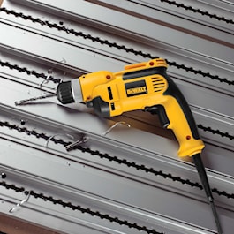 DeWalt 3/8 in. (10mm) VSR™ Pistol Grip Drill with Keyless Chuck Kit (Reconditioned)