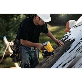 DeWalt 15° Coil Roofing Nailer (Reconditioned)