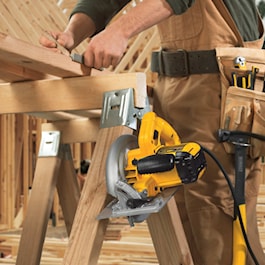 DeWalt 7 1/4 in. Lightweight Circular Saw (Reconditioned)