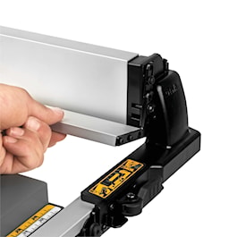 DeWalt 10" Jobsite Table Saw  32 - 1/2" (82.5cm) Rip Capacity, and a Rolling Stand (Reconditioned)