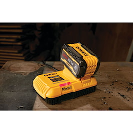 DeWalt 20V MAX*/FLEXVOLT® 12 Amp Fan Cooled Fast Charger (Reconditioned)