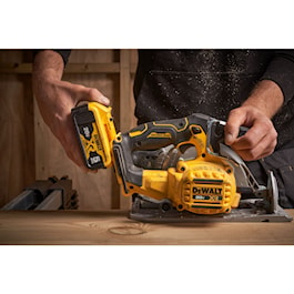 DeWalt 20V MAX* XR® 6-1/2 in. Brushless Cordless Circular Saw (Tool Only) (Reconditioned)