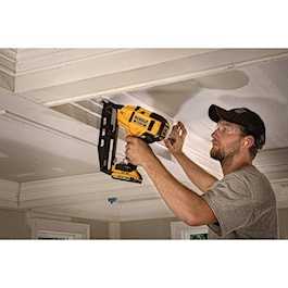DeWalt 20V MAX* XR® 16 GA Angled Finish Nailer - Kit (Reconditioned)