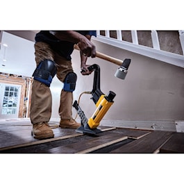 DeWalt 2in1 Flooring Tool (Reconditioned)