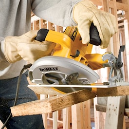 DeWalt 7-1/4 in. Lightweight Circular Saw with Contractor Bag (Reconditioned)