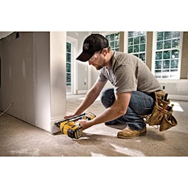 DeWalt 20V MAX* XR® 16 GA Angled Finish Nailer - Kit (Reconditioned)