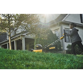 DeWalt 2X20V MAX* 21-1/2 in. Brushless Cordless FWD Self-Propelled Lawn Mower (Reconditioned)