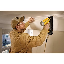 DeWalt 15 GA Precision Point™ "DA" Style Angle Finish Nailer (Reconditioned)
