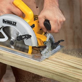 DeWalt 7 1/4 in. Lightweight Circular Saw (Reconditioned)