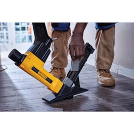 DeWalt 2in1 Flooring Tool (Reconditioned)