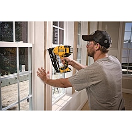 DeWalt 20V MAX* XR® 16 GA Angled Finish Nailer - Kit (Reconditioned)