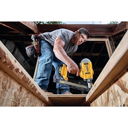 DeWalt 20V MAX* 21° PLASTIC COLLATED CORDLESS FRAMING NAILER KIT (Reconditioned)