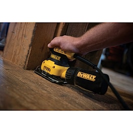 DeWalt 1/4 Sheet Palm Grip Sander Kit (Reconditioned)