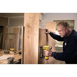DeWalt 18 GA Finish Stapler (Reconditioned)
