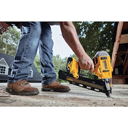 DeWalt 20V MAX* 21° PLASTIC COLLATED CORDLESS FRAMING NAILER KIT (Reconditioned)
