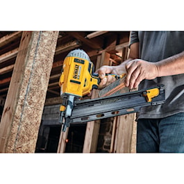 DeWalt 20V MAX* 21° PLASTIC COLLATED CORDLESS FRAMING NAILER KIT (Reconditioned)