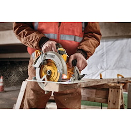 DeWalt 20V MAX* XR® Cordless Brushless 7-1/4 in Circular Saw with POWER DETECT™ Tool Technology Kit (Reconditioned)