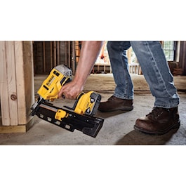 DeWalt 20V MAX* 21° PLASTIC COLLATED CORDLESS FRAMING NAILER KIT (Reconditioned)
