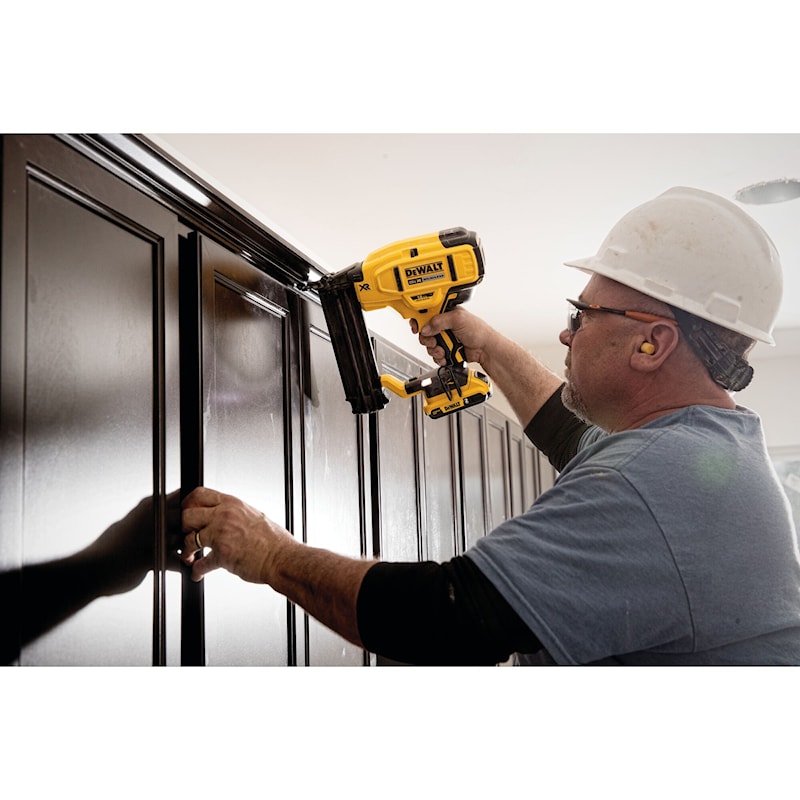 DeWalt 20V MAX* XR® 18 GA Cordless Brad Nailer Kit (Reconditioned)